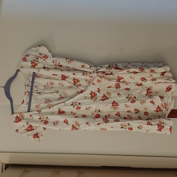 Hollister romper. Size large. White with pink flowers. - Picture 1 of 1